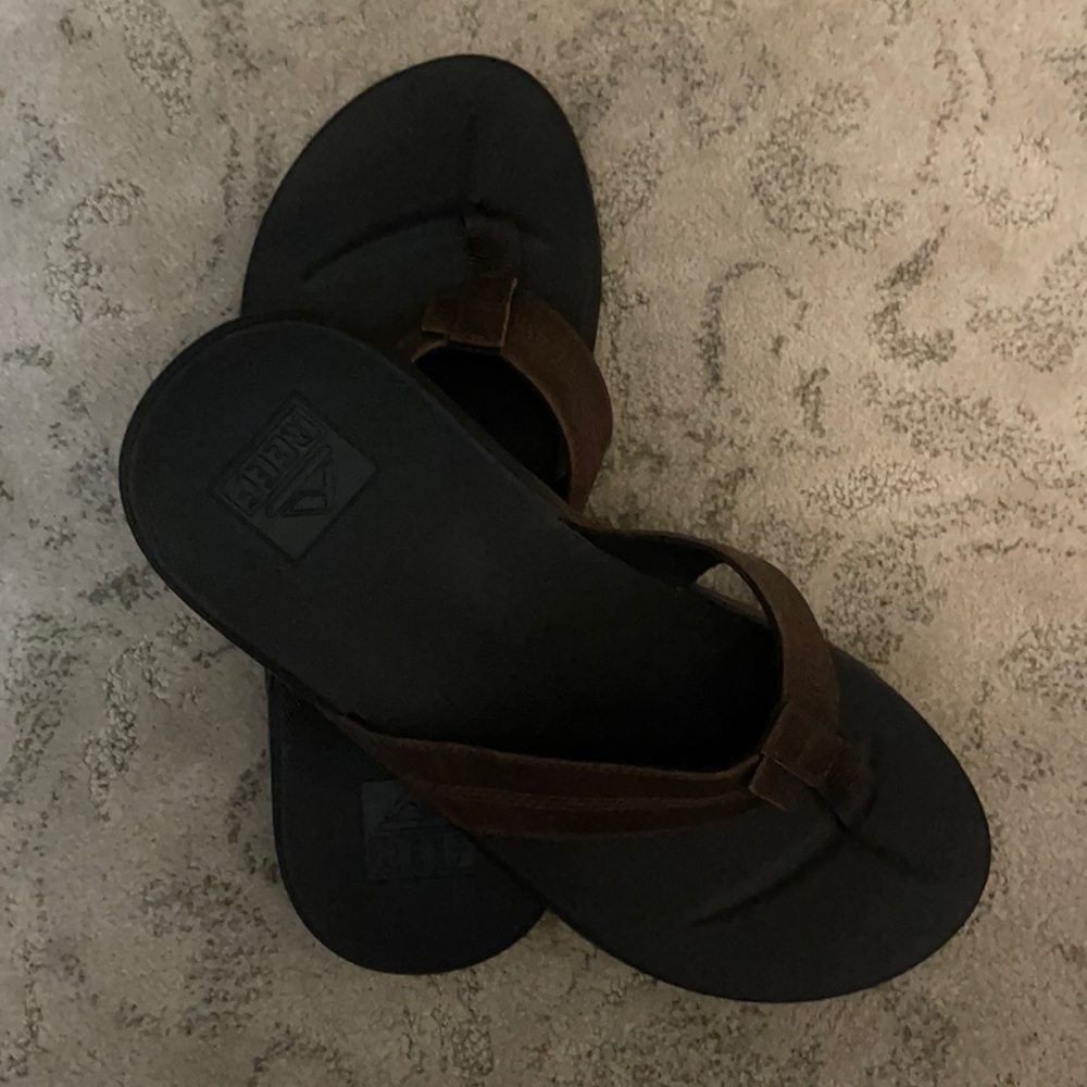 Reef Men’s leather flip flops